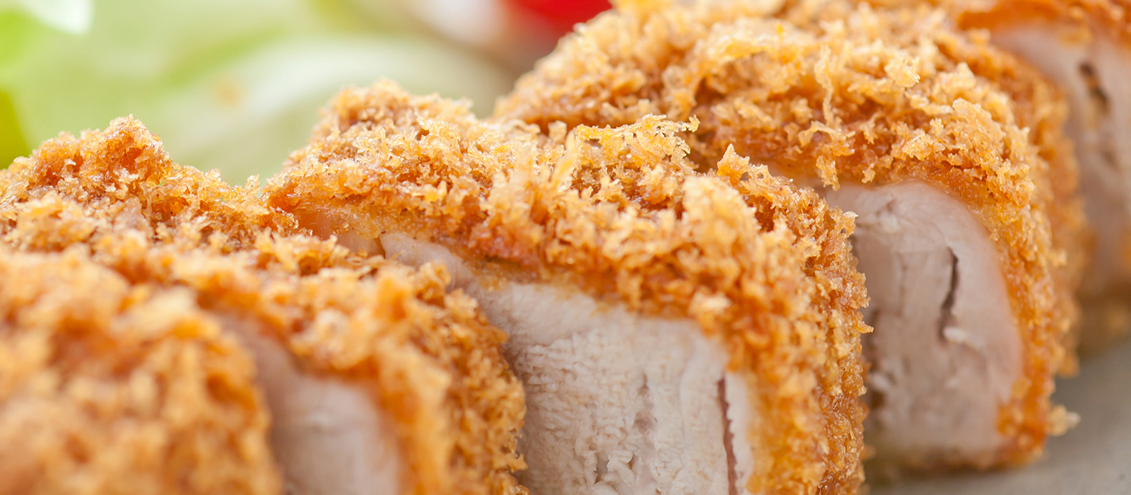 Enjoy our thick tonkatsu, full of meaty flavor that fills your mouth as you chew.
